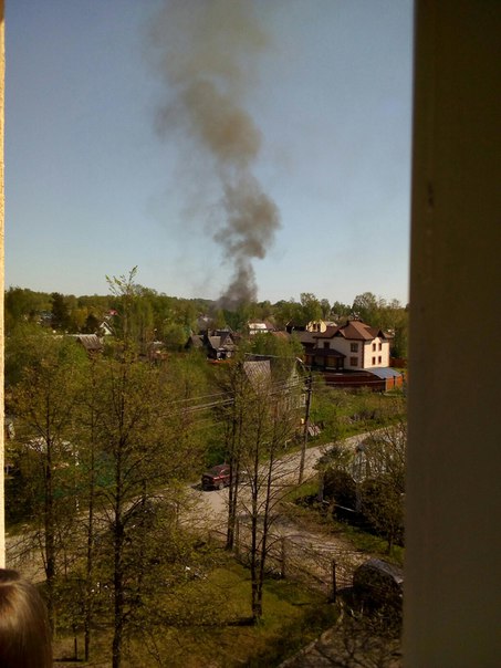 В Парголово на Каменной улице загорелся дом,из за чего загорелся, неизвестно, в доме была бабушка,её...