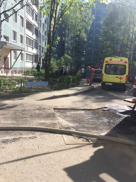 На улице Симонова в доме 9 корпус 3. Загорелась квартира .