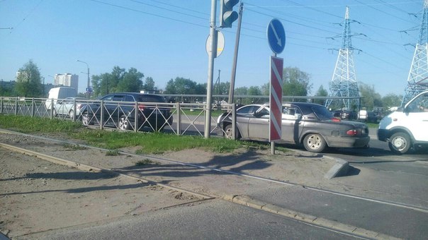 Волга причалила в Субарик. На Дальневосточном, сразу после ул.Новоселов. у Субы почти нет повреждени...