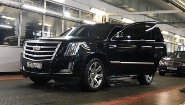 14 мая на Комендантском проспекте от дома 14 к1 был угнан автомобиль Cadillac Escalade K2XX черного ...