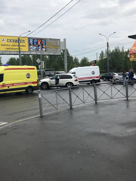 На Пересечении Байкова и Светлановского сбили мотоциклиста