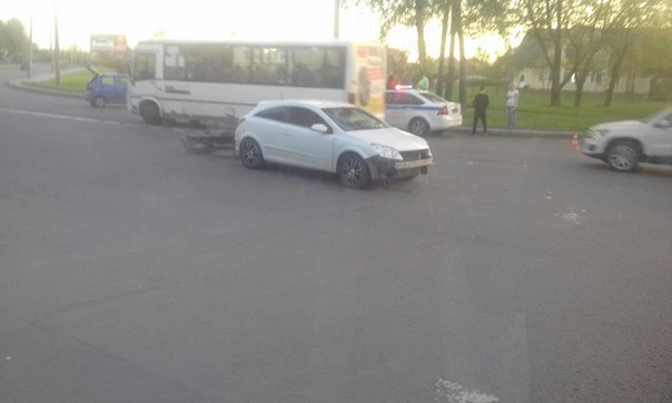 Сегодня в Колпино столкнулись два автомобиля chevrolet и опель. Сотрудники ДПС уже на месте.