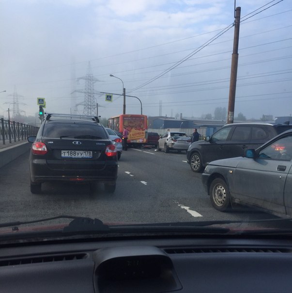 ДТП 4 машины на Индустриальном в сторону шоссе Революции занято 2 полосы