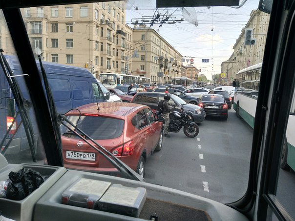 Не работают светофоры на перекрестке Ивановской и ул. Бабушкина,