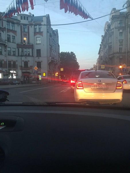 Сбили парня на скутере на перекрёстке улицы Мира и Каменностровского