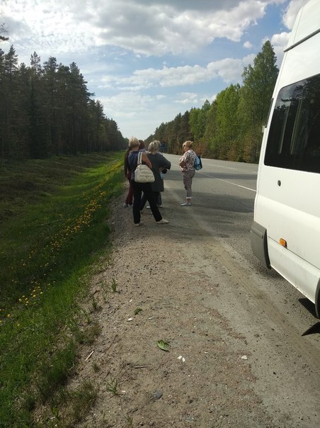 На Выборгском шоссе сломался микроавтобус тура в Финляндию на один день ,