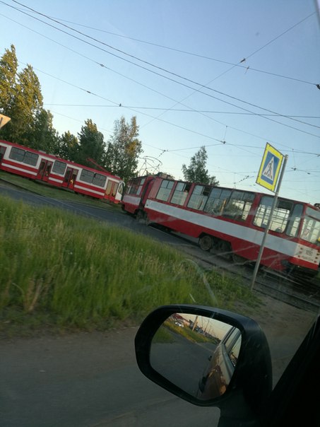 Ученик забодал трамвай на перекрестке Малой Балканской и Бухарестской улице,т перед заездом на кольц...