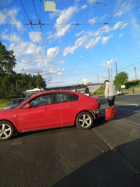 Витебский, у Лукойла в сторону центра. Mazda завершала маневр, а восьмерка решила не пускать