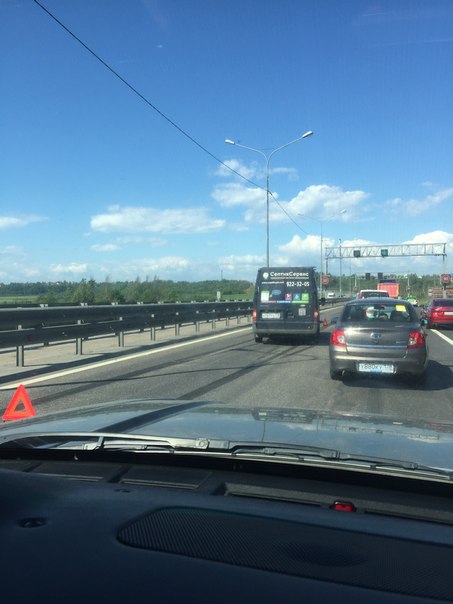 Авария на Новоприозерском шоссе, сразу за Мегой Парнас. Пробка. Вроде бы без пострадавших