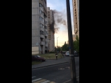 Горит дом на площади Льва Мациевича, пожарные только что приехали.