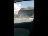 На КАД возле Мега Парнас упал набок и загорелся грузовик, перевозивший асфальт