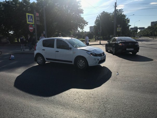 2 июня в 17:50 произошло столкновение а/м Renault Сандеро и Mazda 6 на перекрёстке Пискаревского пр-та ...