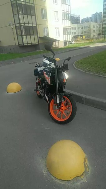 В ночь с 4 на 5 июня в п. Мурино, ул. Шувалова 2 был угнан мотоцикл KTM Duke 200.