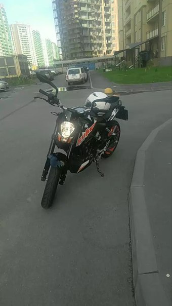 В ночь с 4 на 5 июня в п. Мурино, ул. Шувалова 2 был угнан мотоцикл KTM Duke 200.