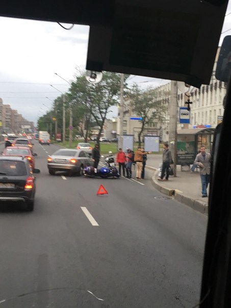 Сбили мотоциклиста на Ленинском проспекте