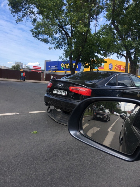 Догонялки на Лиговском пр. в сторону центра. Напротив ленты.