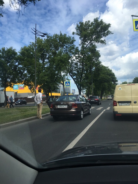 Догонялки на Лиговском пр. в сторону центра. Напротив ленты.