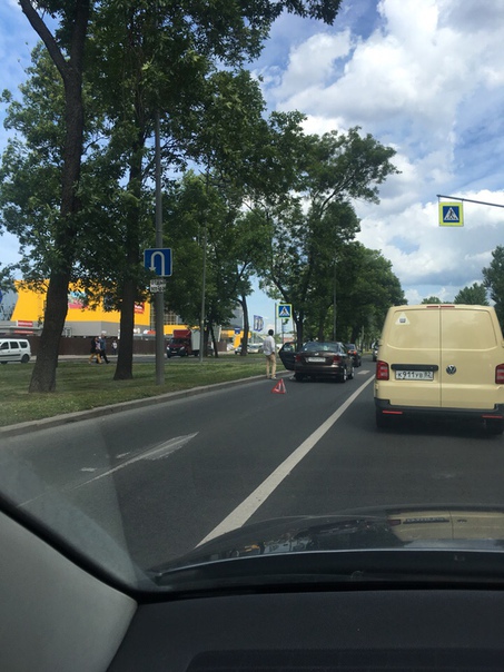 Догонялки на Лиговском пр. в сторону центра. Напротив ленты.