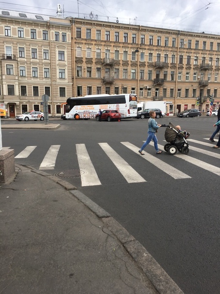 Эпичный провал при повороте с 2ой Советской на Лиговский проспект. Автобус перегородил несколько пол...