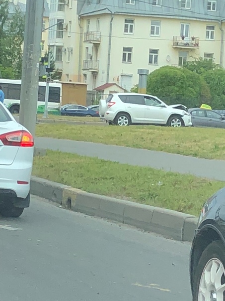 ДТП на перекрестке Парашютной и Сизова