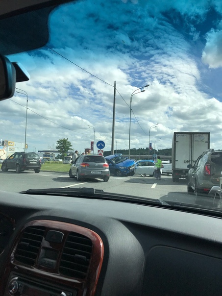 Авария на Пулковском шоссе, не доезжая до Метрики