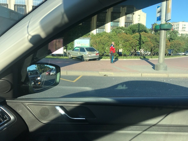 На площади Победы восьмерку потянуло на природу