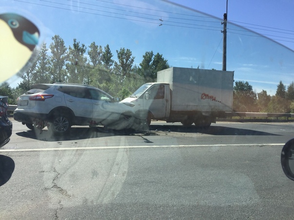 В Рыбацком на выезде столкнулись 4 автомобиля, Собирается пробка.