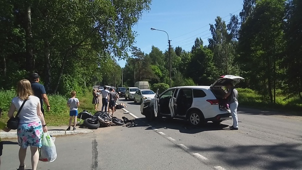 На Приморском шоссе пилот обгонял Митсубиси, которая повернула налево к пансионату "Балтиец",