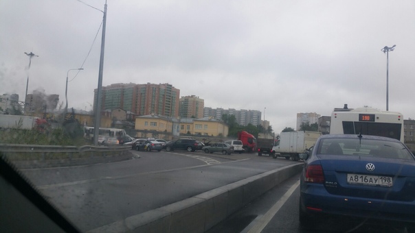 С Витебского на Московское шоссе, в сторону Спб хорошая пробка.