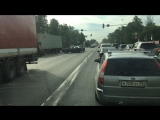С Московского шоссе водитель ВАЗа решил повернуть налево в Курьерский проезд и карма в виде старого...