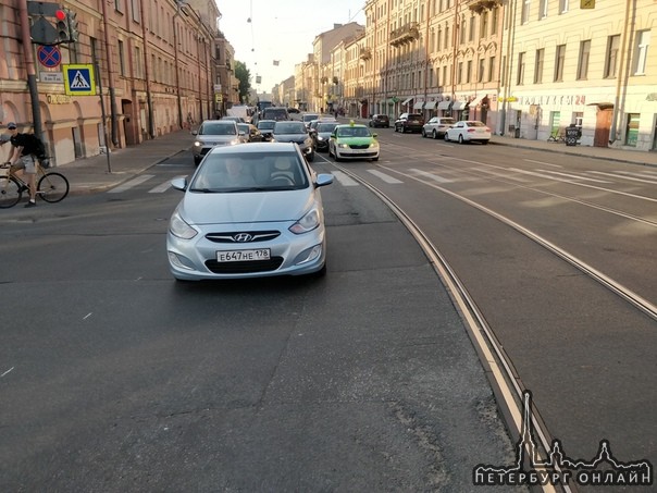 На перекрестке Лермонтовского проспекта и набережной реки Фонтанки Toyota подрезала Solaris