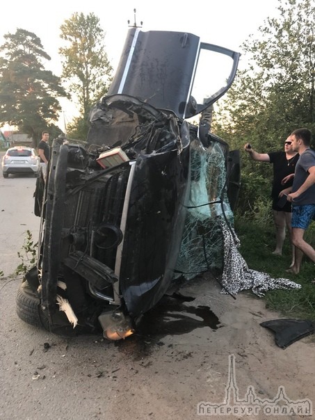 Водитель с пассажиром на скорости не вписались в поворот. Mercedes GL покувыркался немного, после че...