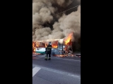 На проспекте Обуховской обороны, напротив проходной завода сгорел рейсовый автобус. Пожарные букваль...