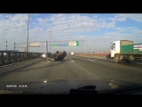 Утреннюю аварию на КАД из 4-х автомобилей, где перевернулся автомобиль БМВ, записал видеорегистратор...