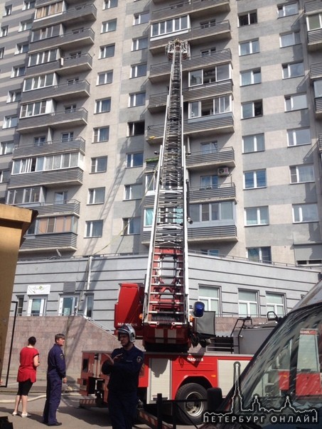 В башне 1 на проспекте Славы 55 произошел пожар в квартире на 6 этаже, службы прибыли очень операти...