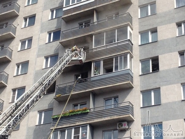 В башне 1 на проспекте Славы 55 произошел пожар в квартире на 6 этаже, службы прибыли очень операти...