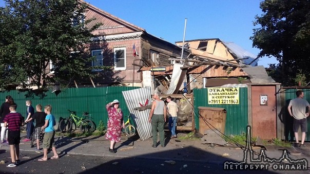 На улице Лермонтова в Красном селе взрыв газового баллона в жилом доме, 3е под завалом