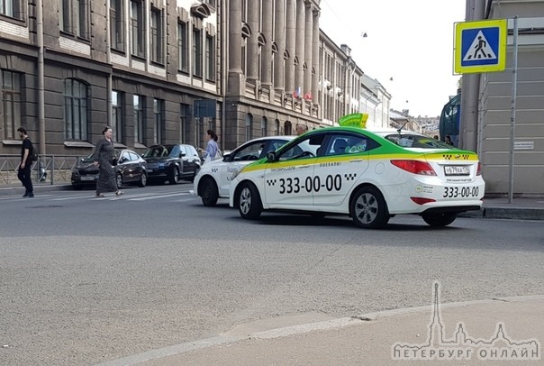 Таксисты претёрлись на пересечении Казанской и Гривцова
