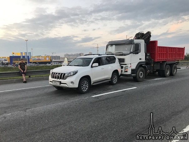 23 июля около 21:00 на съезде с КАД на пр. Культуры водитель Toyota Ленд Крузер подрезал водителя гр...