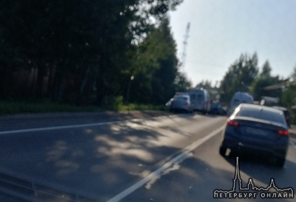Жёсткая авария в Корабсельки, недалеко от Бугров и пересечения Новоприозерского шоссе и КАД. В замес...