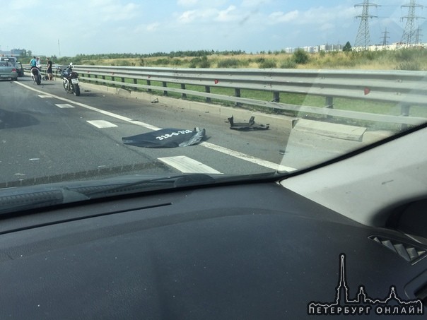 Авария на внутреннем кольце КАД с мотоциклистом перед съездом на Московское шоссе, Движение затрудн...