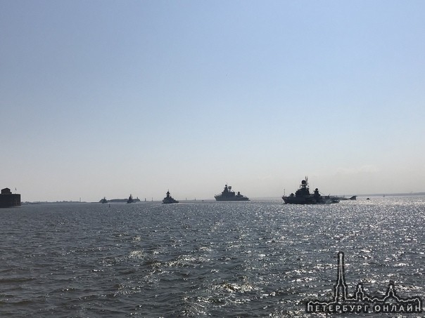 Сегодня в акватории Финского залива прошел Главный парад ВМФ.