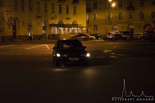 Ночное ДТП на площади Калинина, столкнулись 4 машины, из них 2 уехали почти сразу. Без жертв