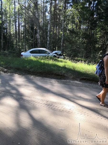 На дороге к карьерам Келколово дтп, пол дороги перекрыто, трудно проехать.