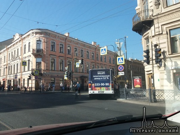 Угол Литейного и Песталя..Не вошел в поворот.