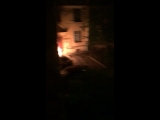 Ночью сгорела машина около дома на набережной Чёрной речки 8