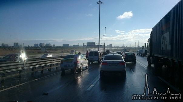 Две фуры и пять легковых устроили ДТП на внешнем кольце после съезда на Пулковское шоссе