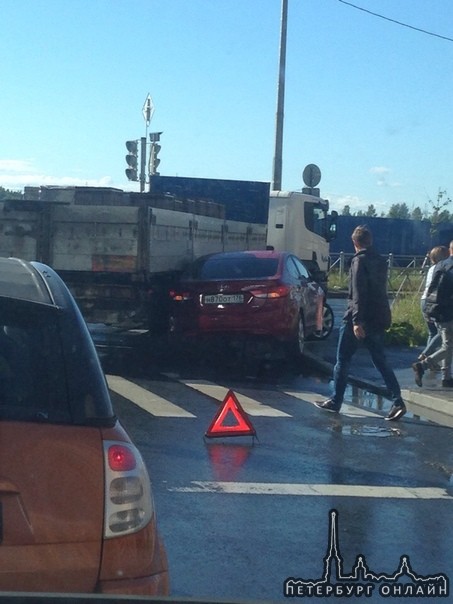 ДТП на перекрёстке Рубцова - Валерия Гаврилина. Движению не много мешают, служб и пострадавших нет.