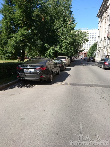 В Московском районе на пл.Чернышевского напротив дома 5 с 7 на 8 августа разбили машину Mazda 6, вин...