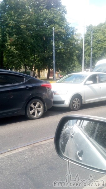 Паровозик из 3 машин у перекрестка улиц Академика Лебедева и Комсомола в сторону Литейного моста. С...